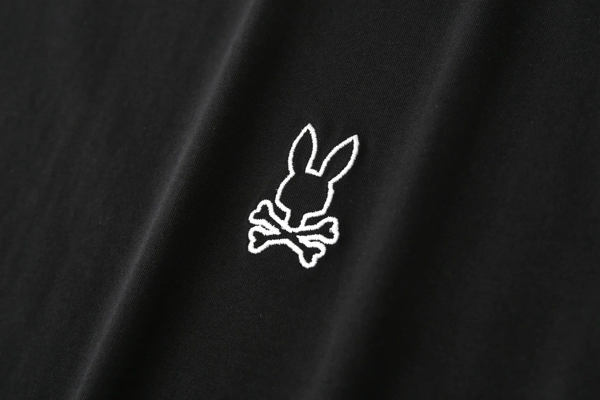 CAMISETA SB NEGRO/BLANCO
